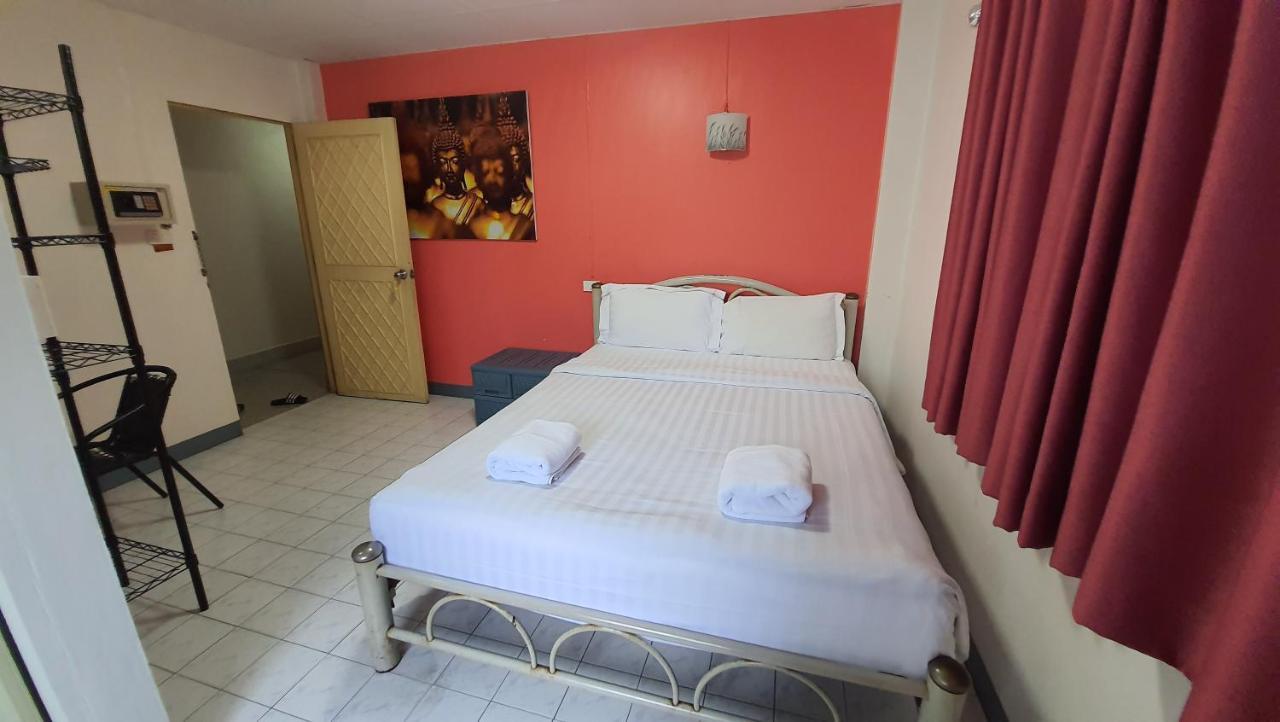 D.D. Inn Beach Guesthouse Pattaya Exteriör bild